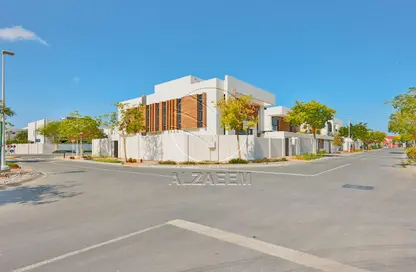 Apartment - 4 Bedrooms - 5 Bathrooms for sale in West Yas - Yas Island - Abu Dhabi