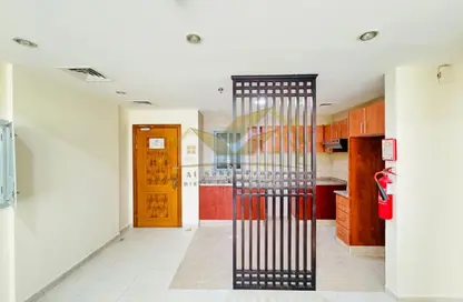 شقة - 2 غرف نوم - 3 حمامات للايجار في طريق منخول - بر دبي - دبي