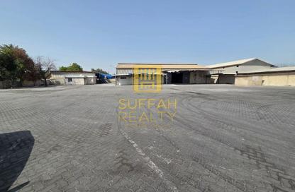 Warehouse - Studio - 2 Bathrooms for rent in RAS - Umm Ramool - Dubai
