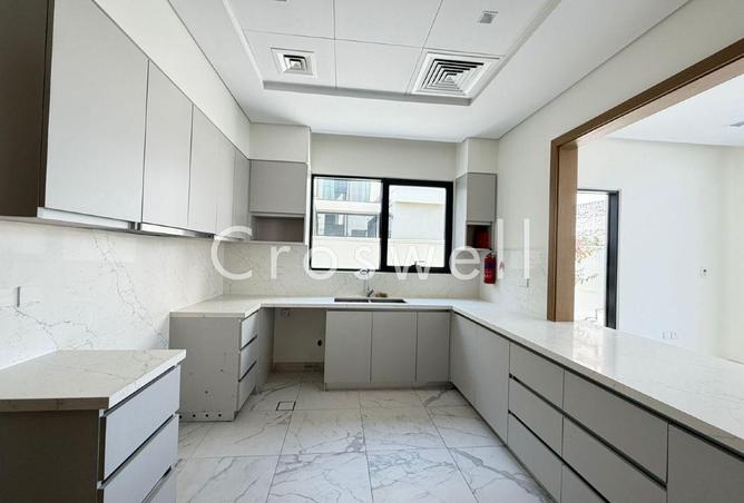 Single Row | Close to Pool | Vastu | Negotiable — photo 3