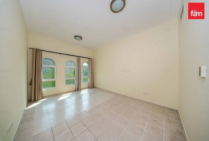 Spacious I Bright Apartment I Vastu