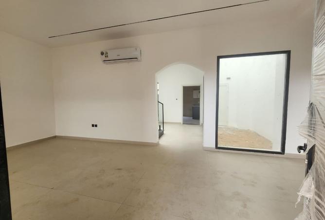 122460900 - Property Image 3