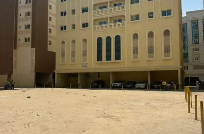 أرض - استوديو للايجار في مجمع مويلح - تجارية مويلح - الشارقة