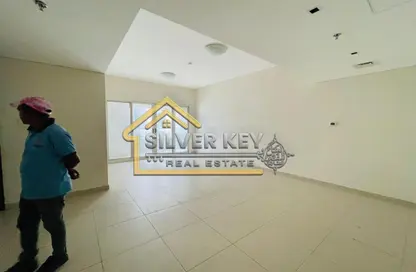 Apartment - 2 Bedrooms - 2 Bathrooms for rent in Al Qulaya'ah - Al Sharq - Sharjah