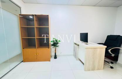 Office Space - Studio - 1 Bathroom for rent in Silver Home Building - Hor Al Anz - Deira - Dubai
