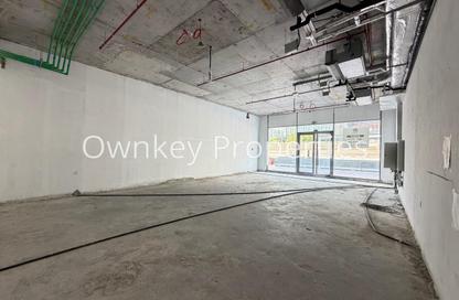 Shop - Studio for rent in Titanium Tower - Al Karama - Bur Dubai - Dubai