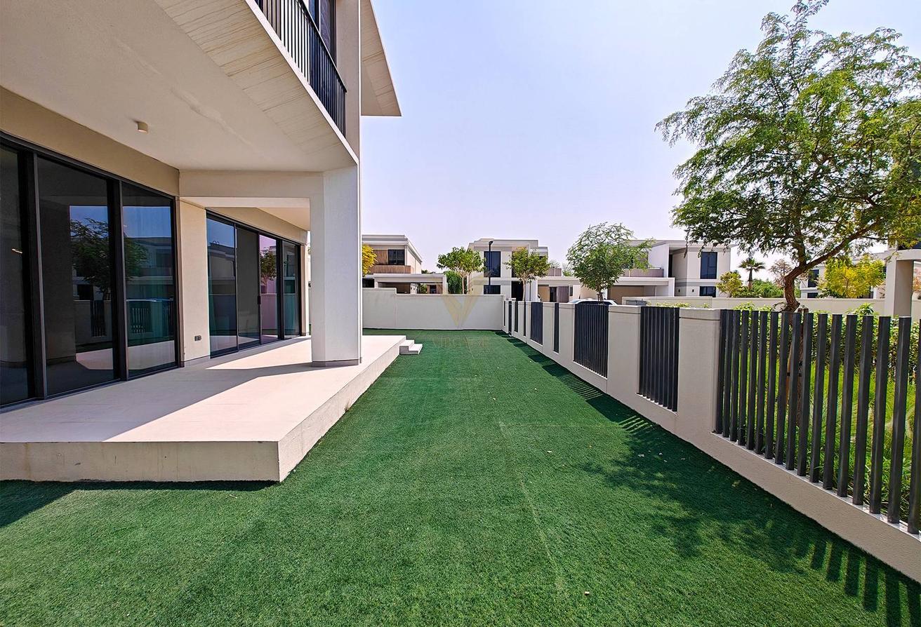 UPGRADED 5BR+M | GARDEN SUITE | CORNER VILLA photo 10