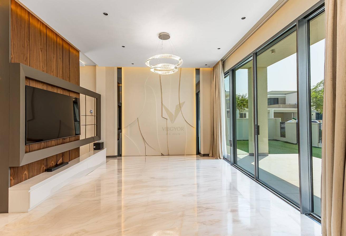 UPGRADED 5BR+M | GARDEN SUITE | CORNER VILLA photo 5