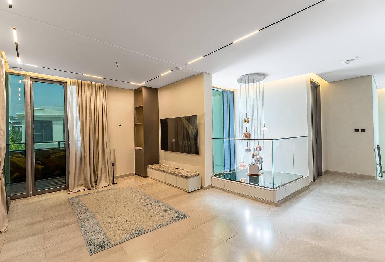 UPGRADED 5BR+M | GARDEN SUITE | CORNER VILLA photo 4