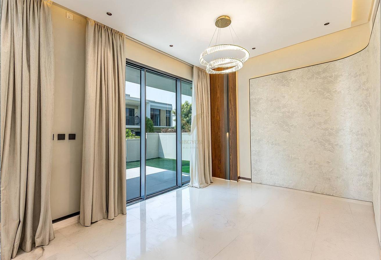 UPGRADED 5BR+M | GARDEN SUITE | CORNER VILLA photo 12