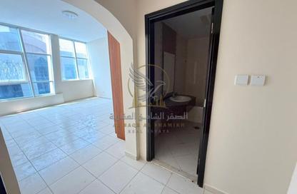 Apartment - 3 Bedrooms - 4 Bathrooms for rent in Al Mamzar Tower - Al Mamzar - Sharjah - Sharjah
