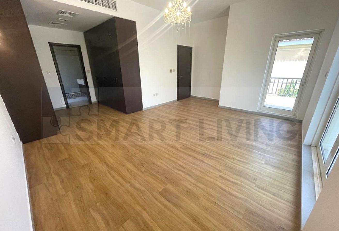 Vacant | A1 w 5 Bed n Pool | Backing on to Park photo 10