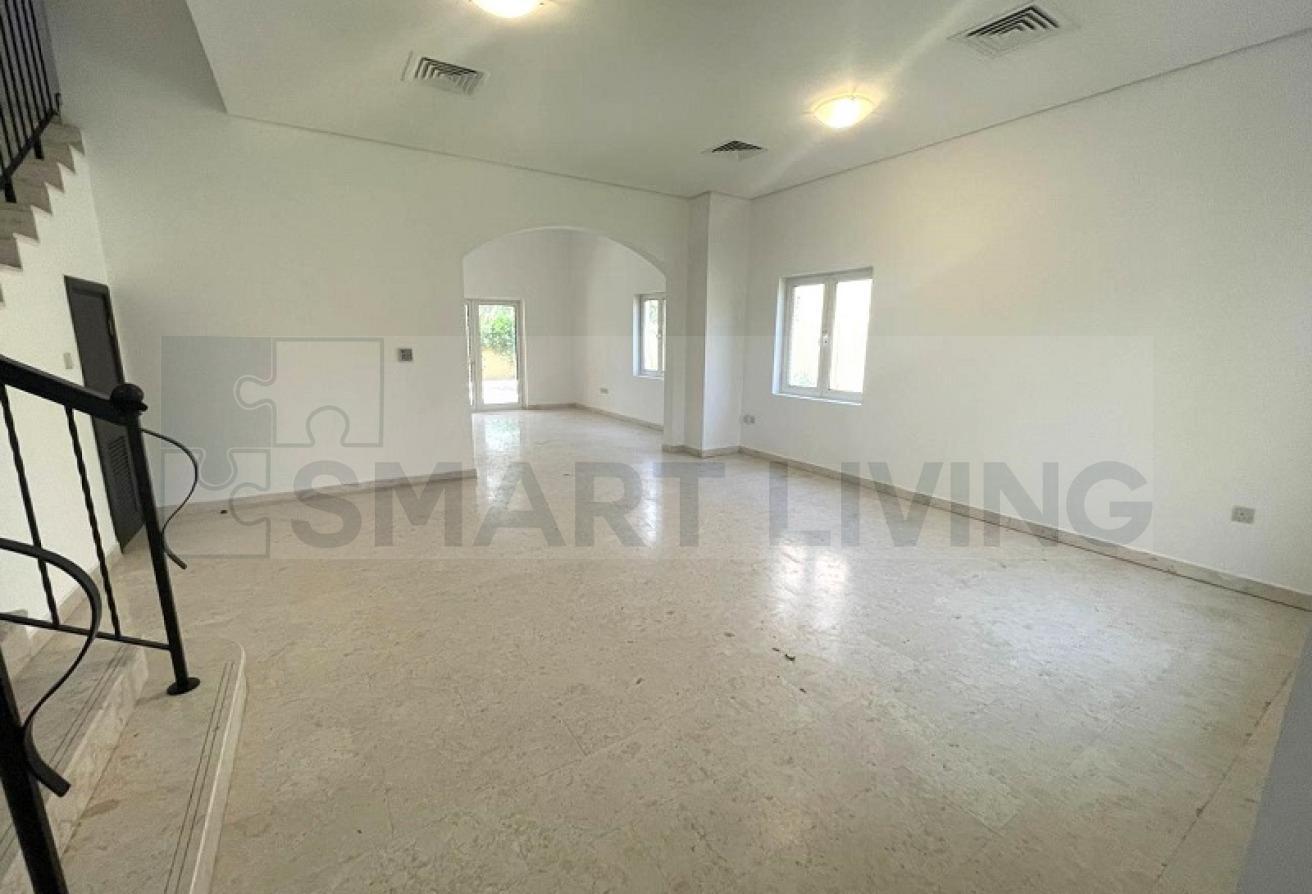 Vacant | A1 w 5 Bed n Pool | Backing on to Park photo 6