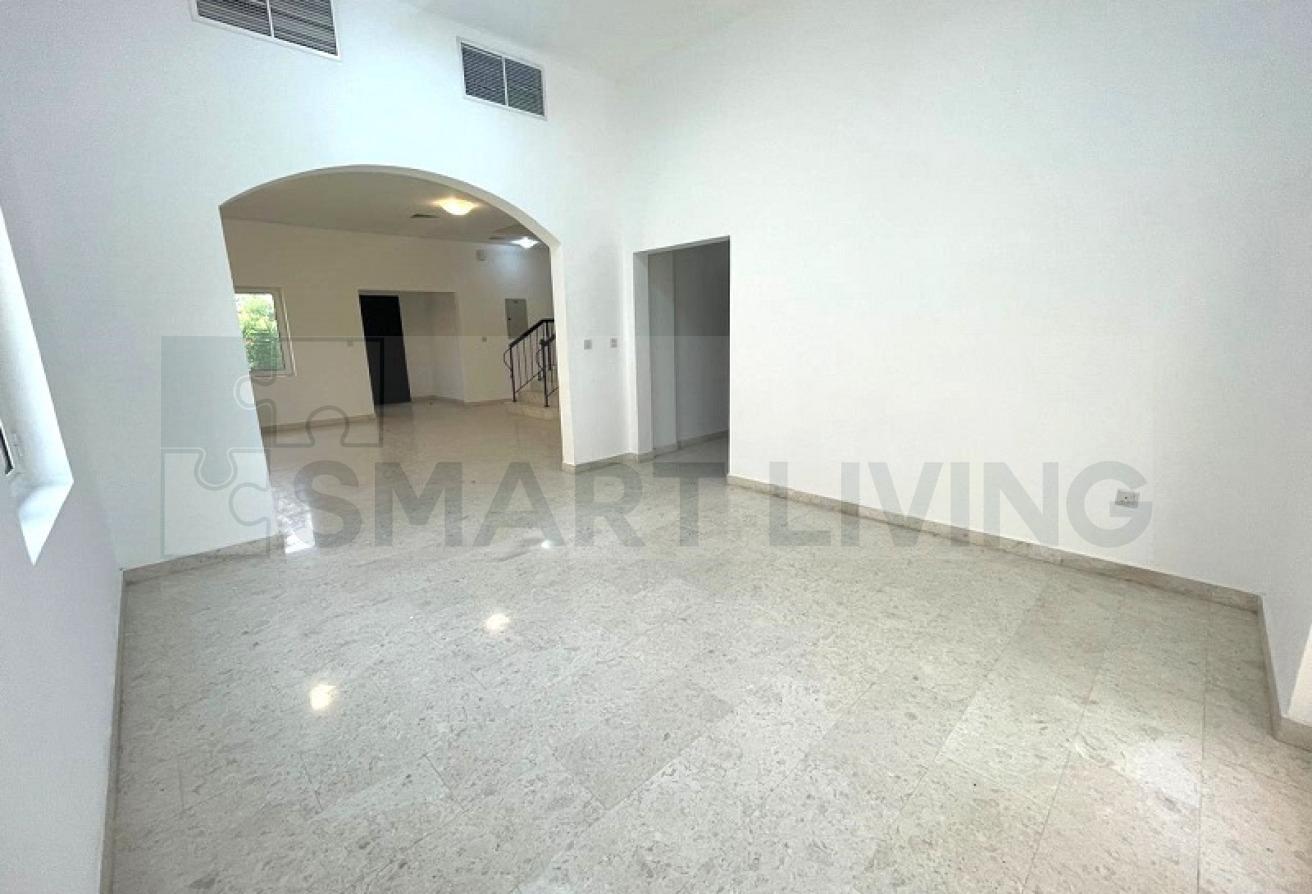 Vacant | A1 w 5 Bed n Pool | Backing on to Park photo 5