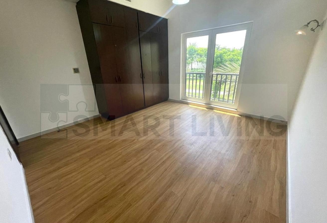 Vacant | A1 w 5 Bed n Pool | Backing on to Park photo 16