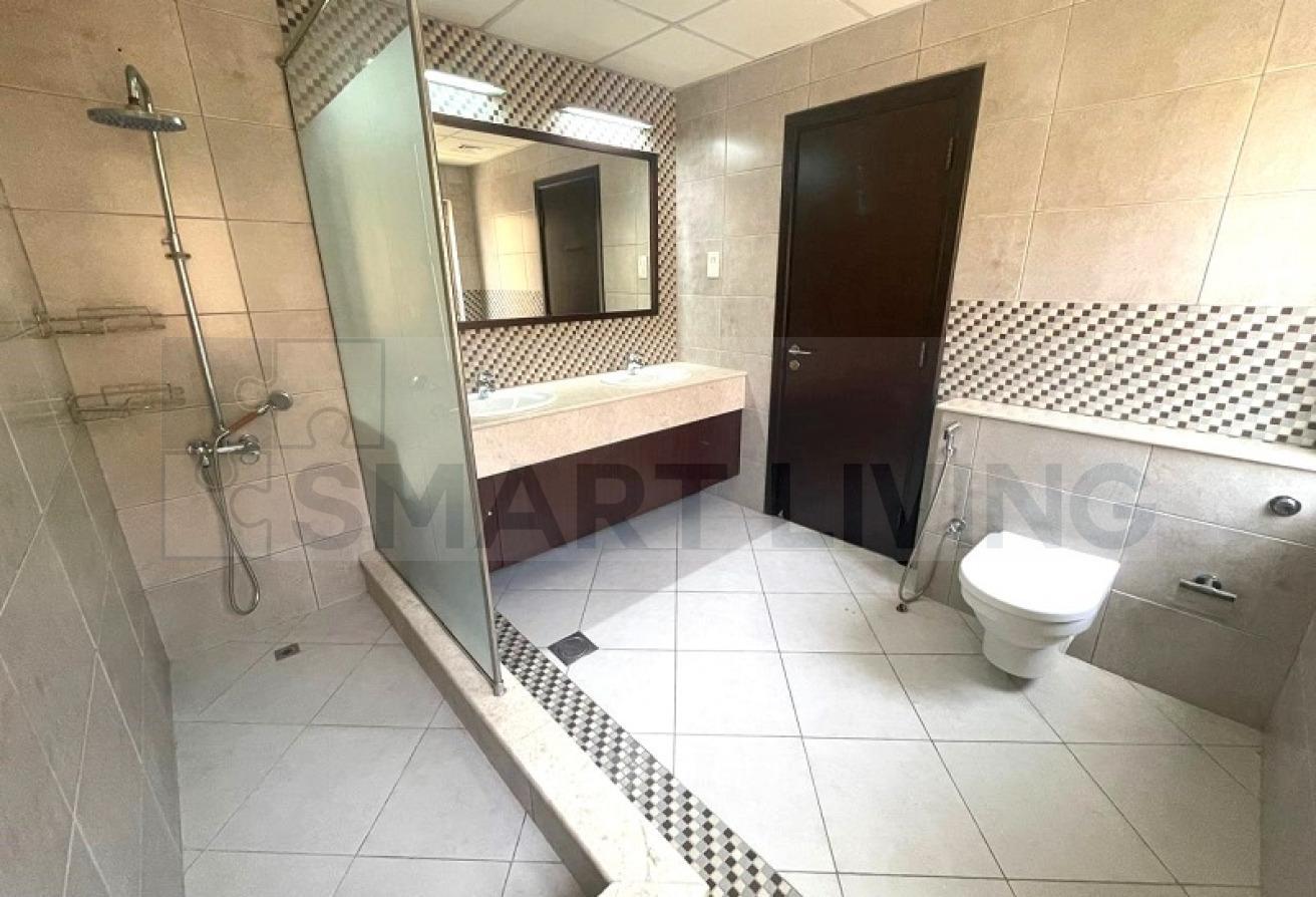 Vacant | A1 w 5 Bed n Pool | Backing on to Park photo 12