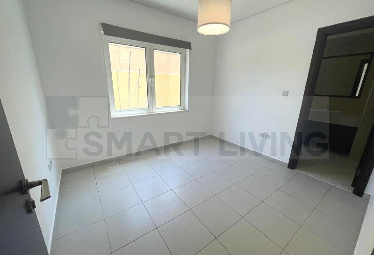 Vacant | A1 w 5 Bed n Pool | Backing on to Park photo 7