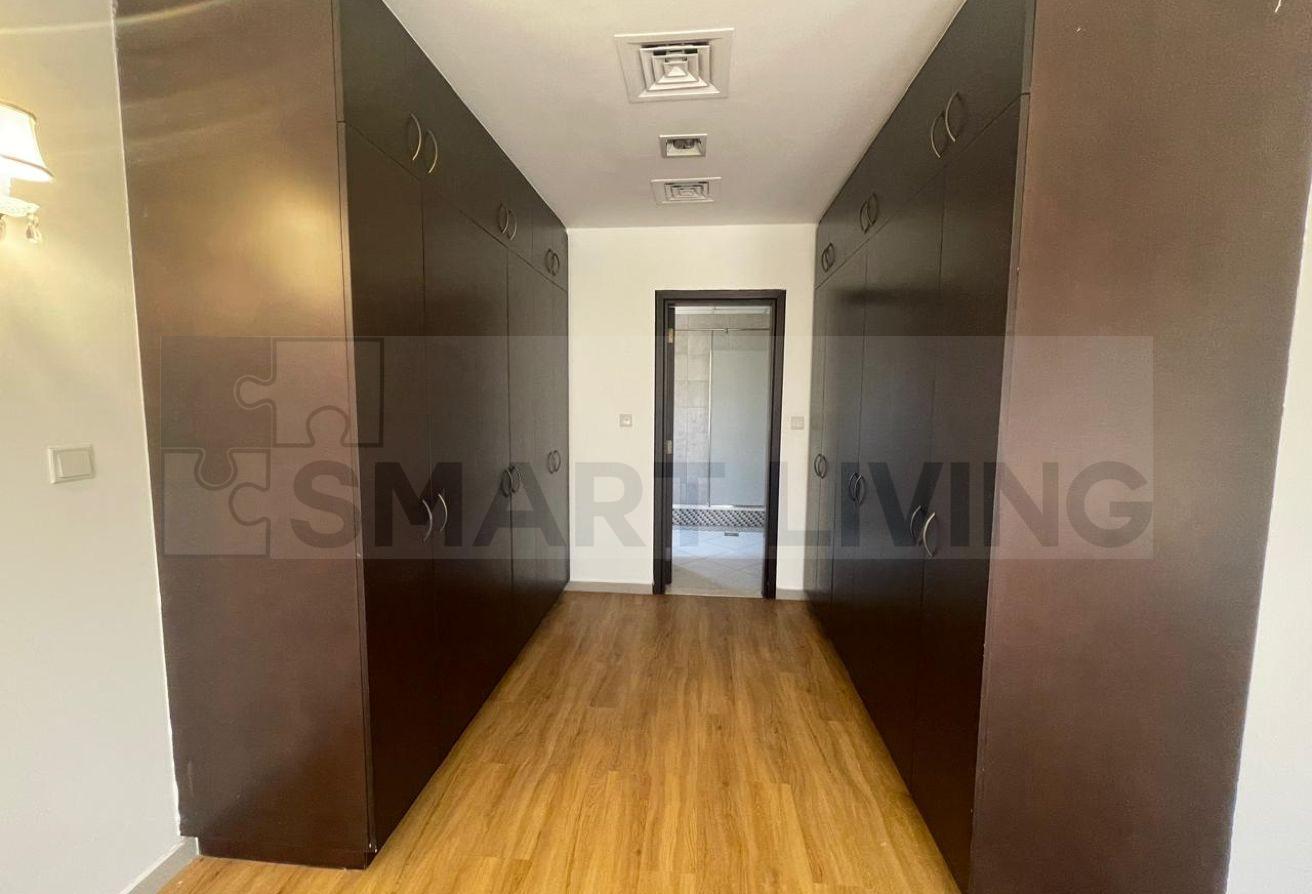 Vacant | A1 w 5 Bed n Pool | Backing on to Park photo 11