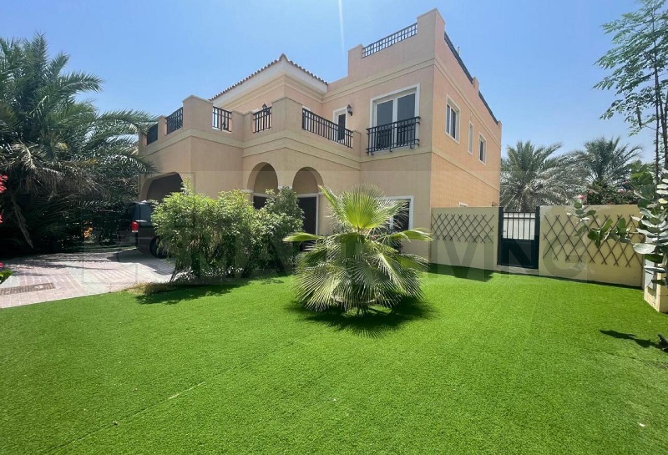 Vacant | A1 w 5 Bed n Pool | Backing on to Park photo 23