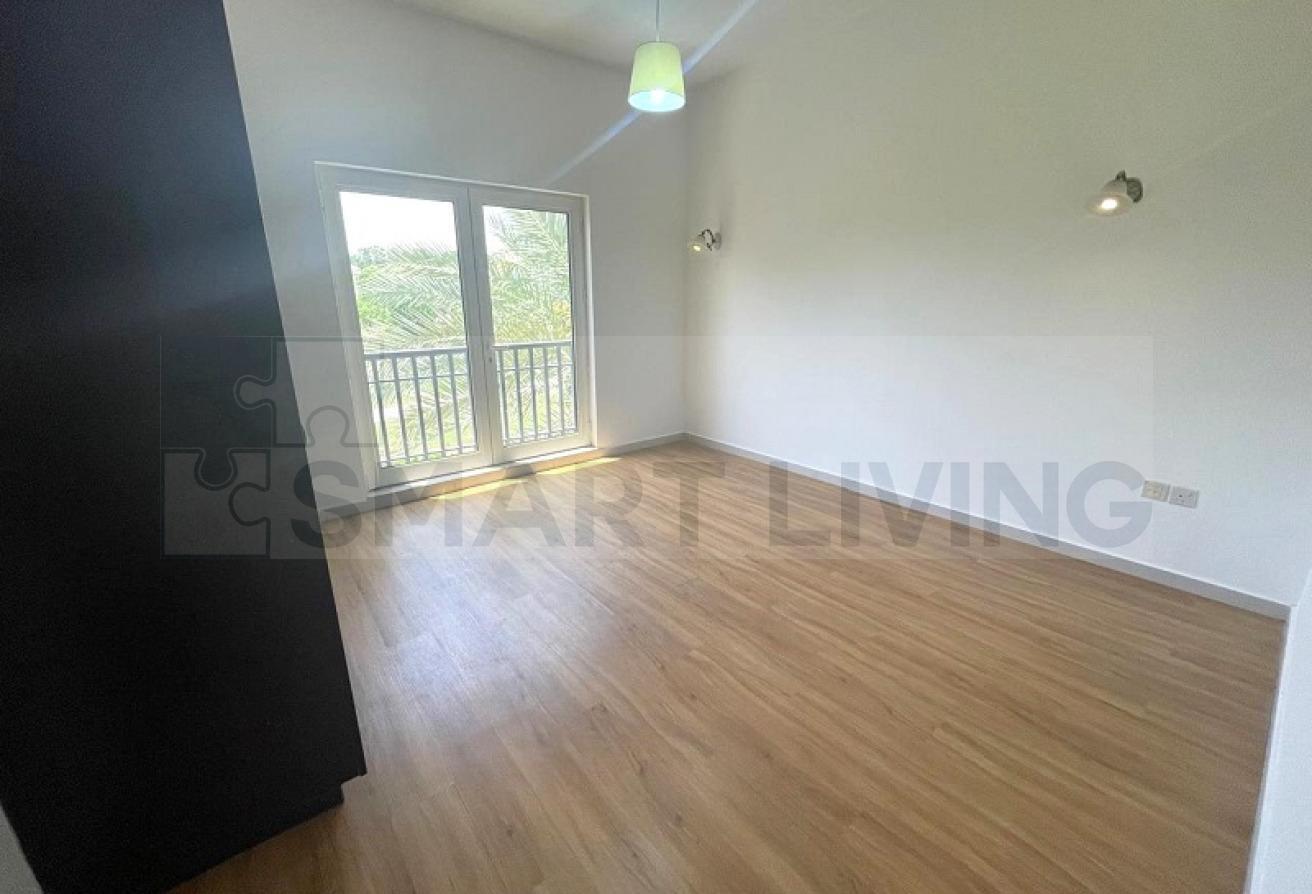 Vacant | A1 w 5 Bed n Pool | Backing on to Park photo 15