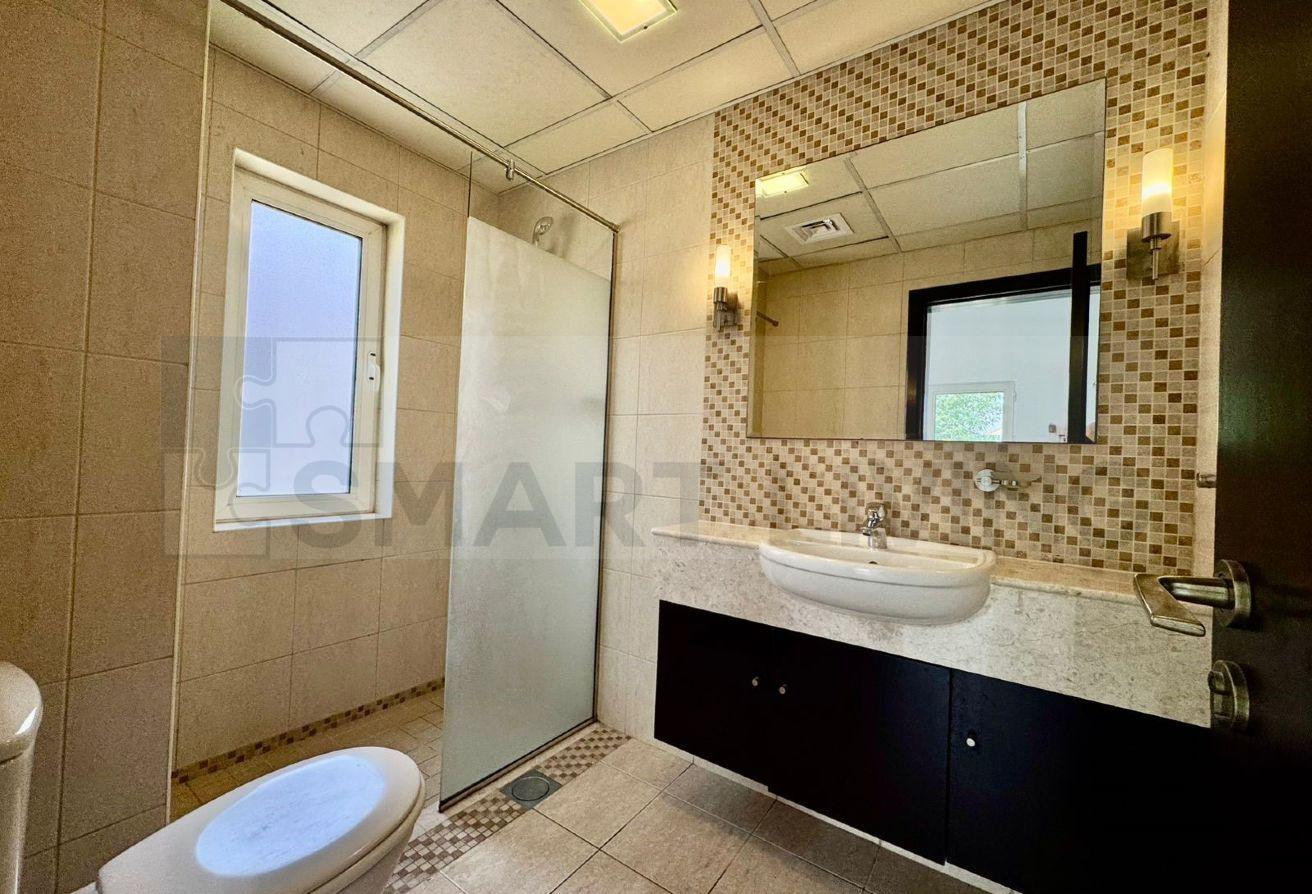 Vacant | A1 w 5 Bed n Pool | Backing on to Park photo 14