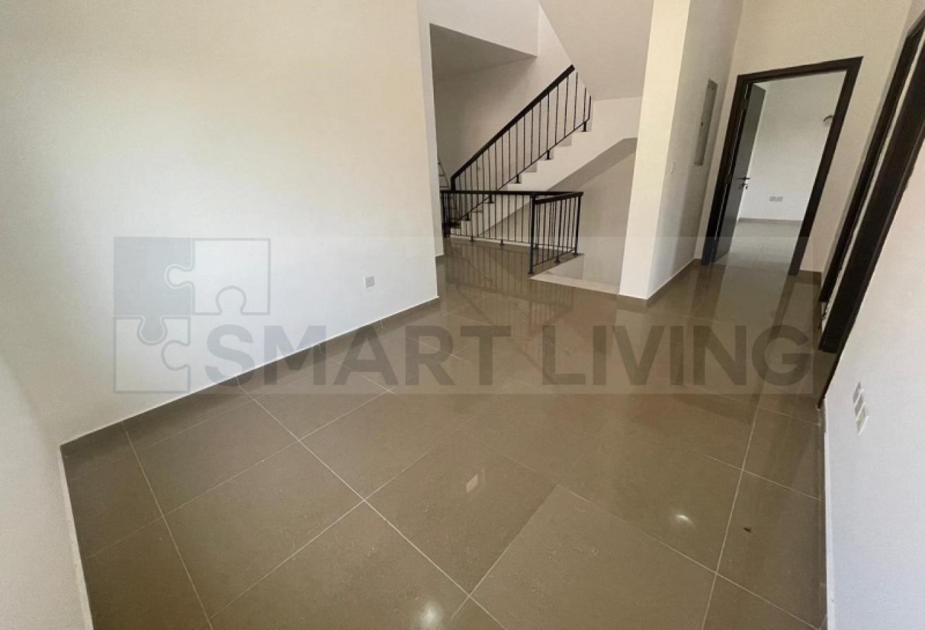 Vacant | A1 w 5 Bed n Pool | Backing on to Park photo 9