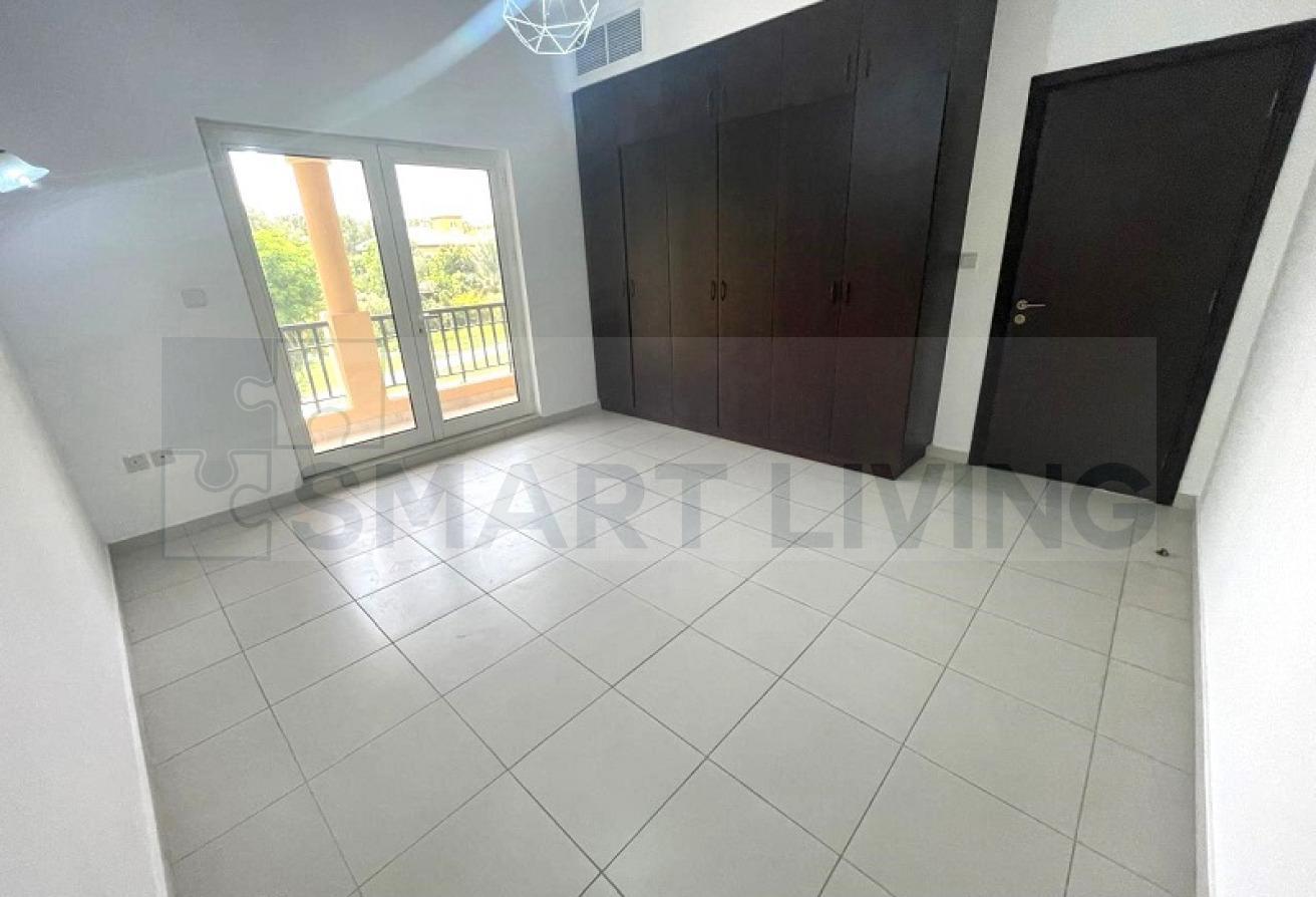 Vacant | A1 w 5 Bed n Pool | Backing on to Park photo 18