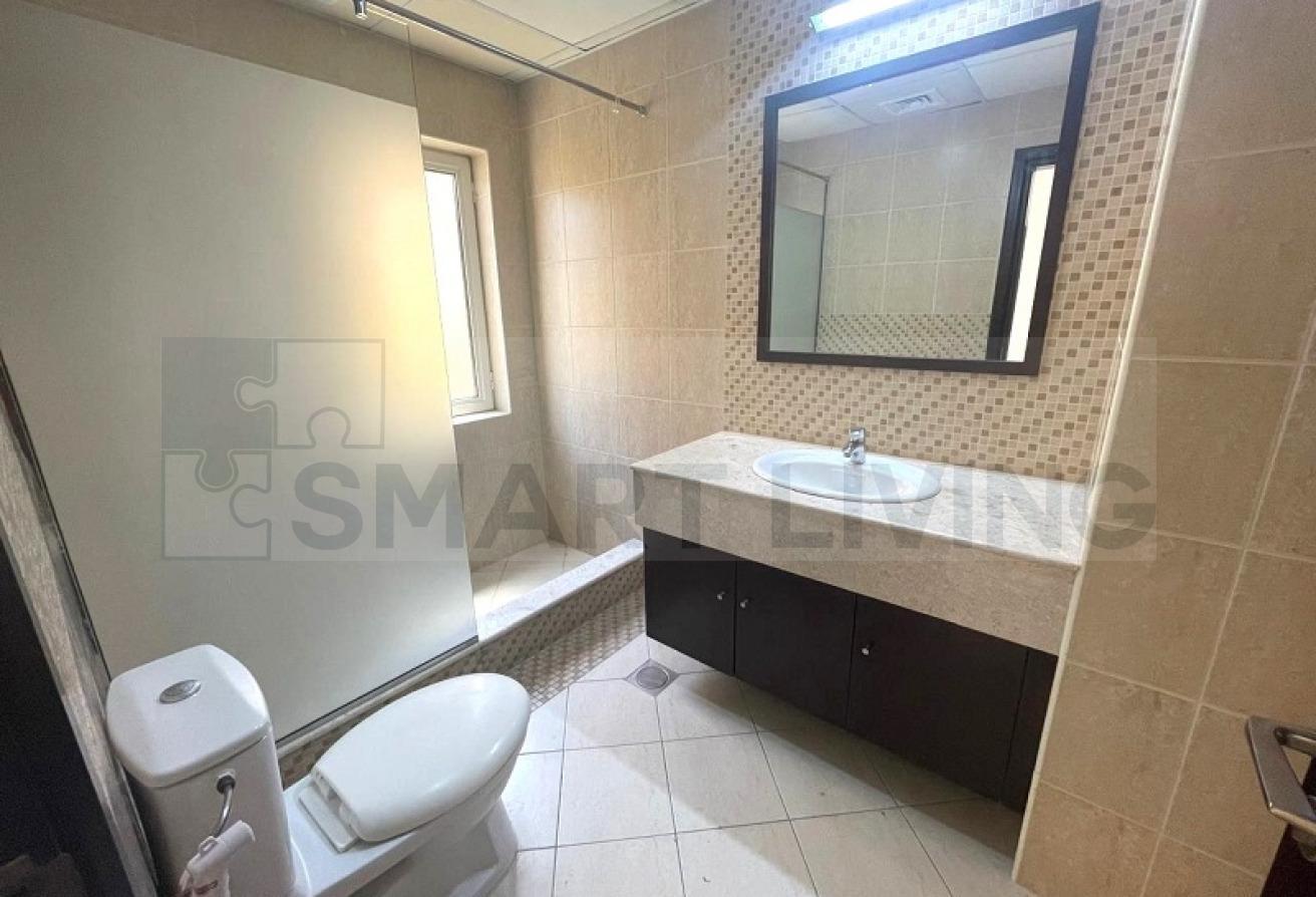 Vacant | A1 w 5 Bed n Pool | Backing on to Park photo 8