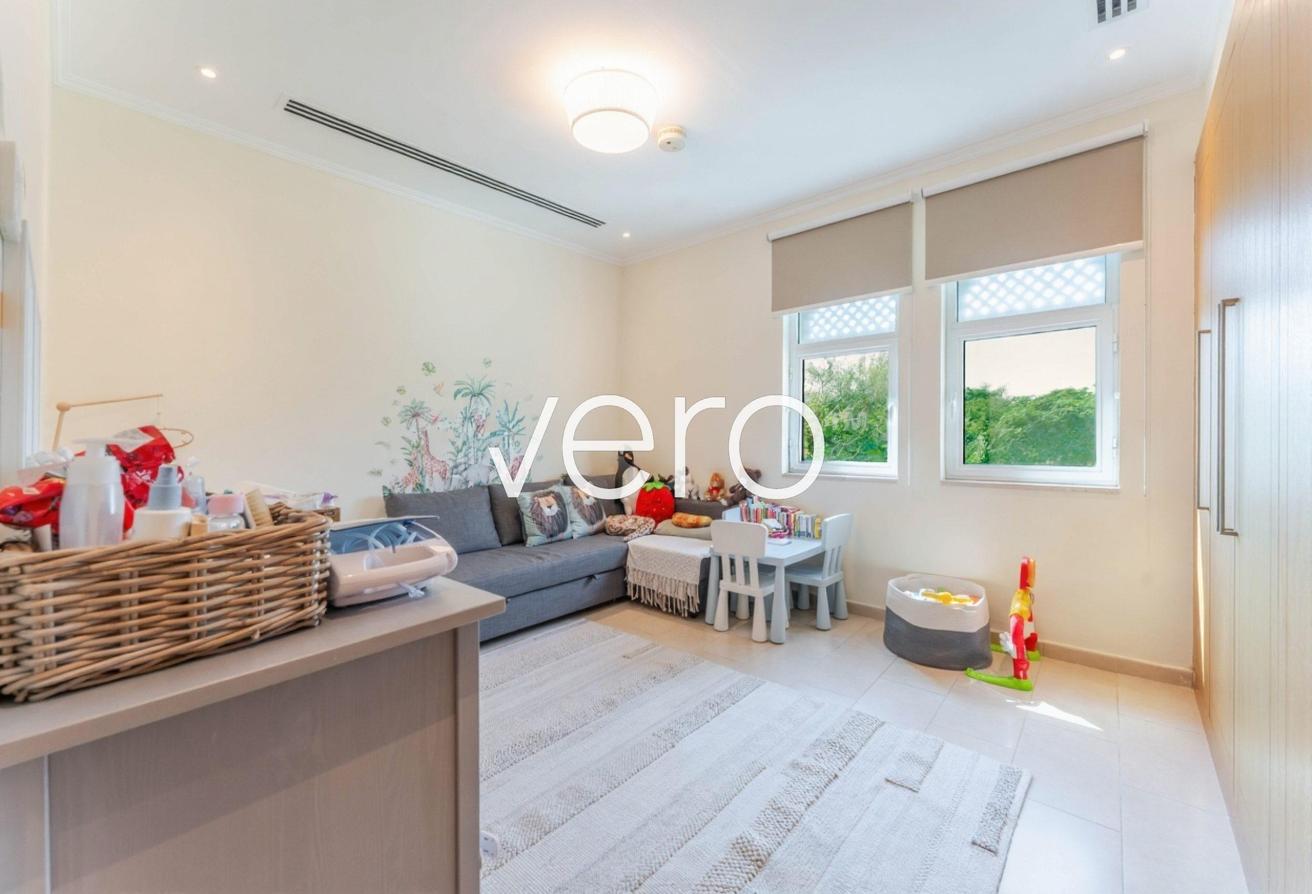 Single Row | Large Plot | Open Plan photo 9