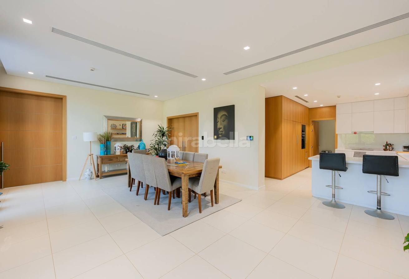 Exclusive| Immaculate Condition | Lake View photo 7