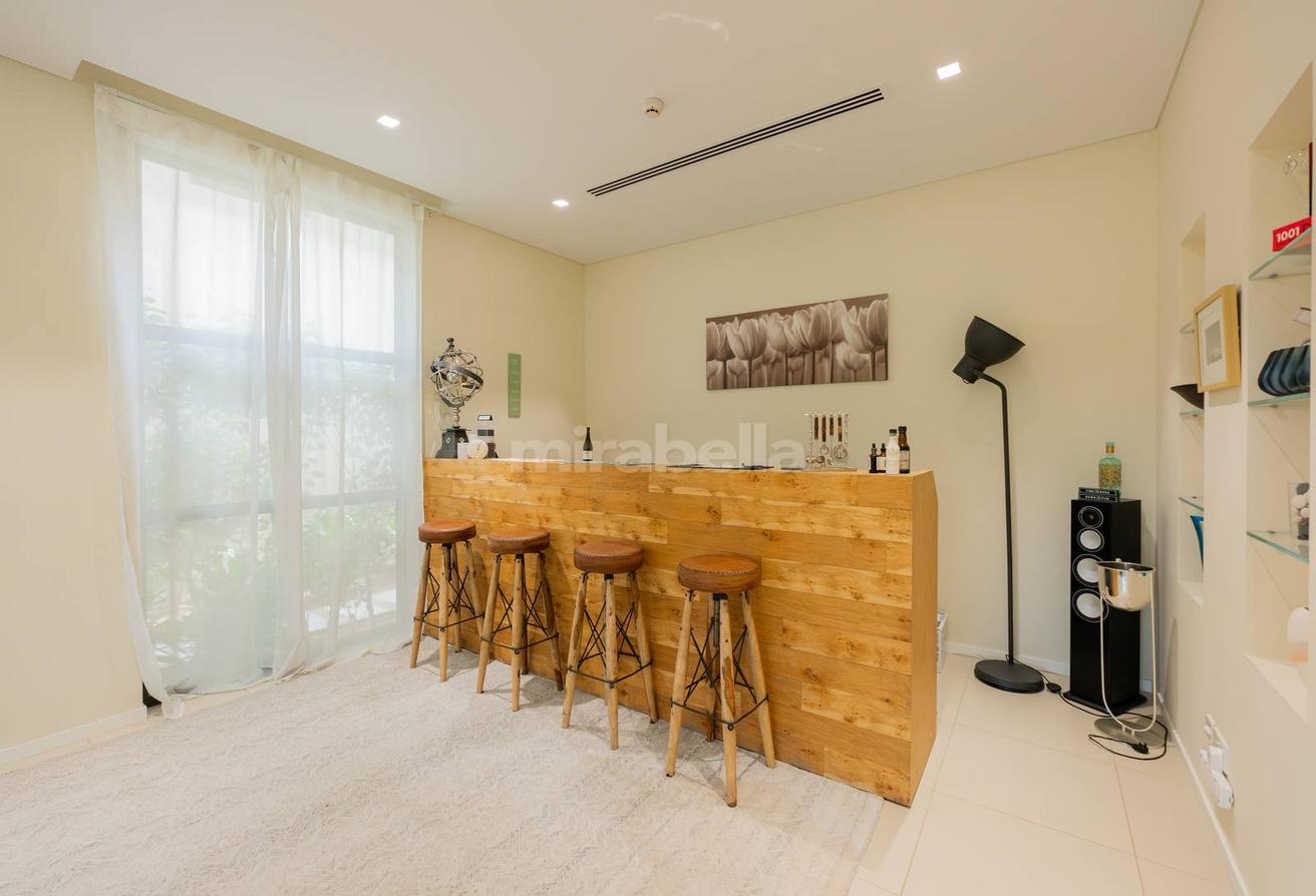 Exclusive| Immaculate Condition | Lake View photo 11
