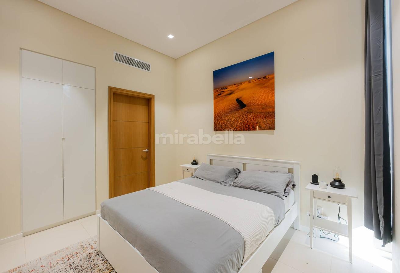 Exclusive| Immaculate Condition | Lake View photo 16