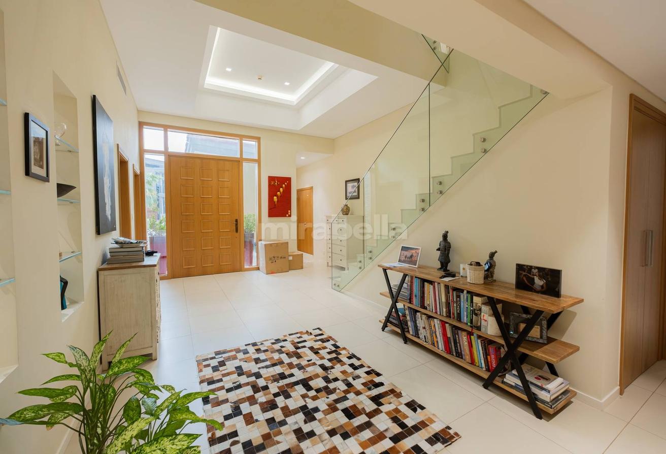 Exclusive| Immaculate Condition | Lake View photo 4