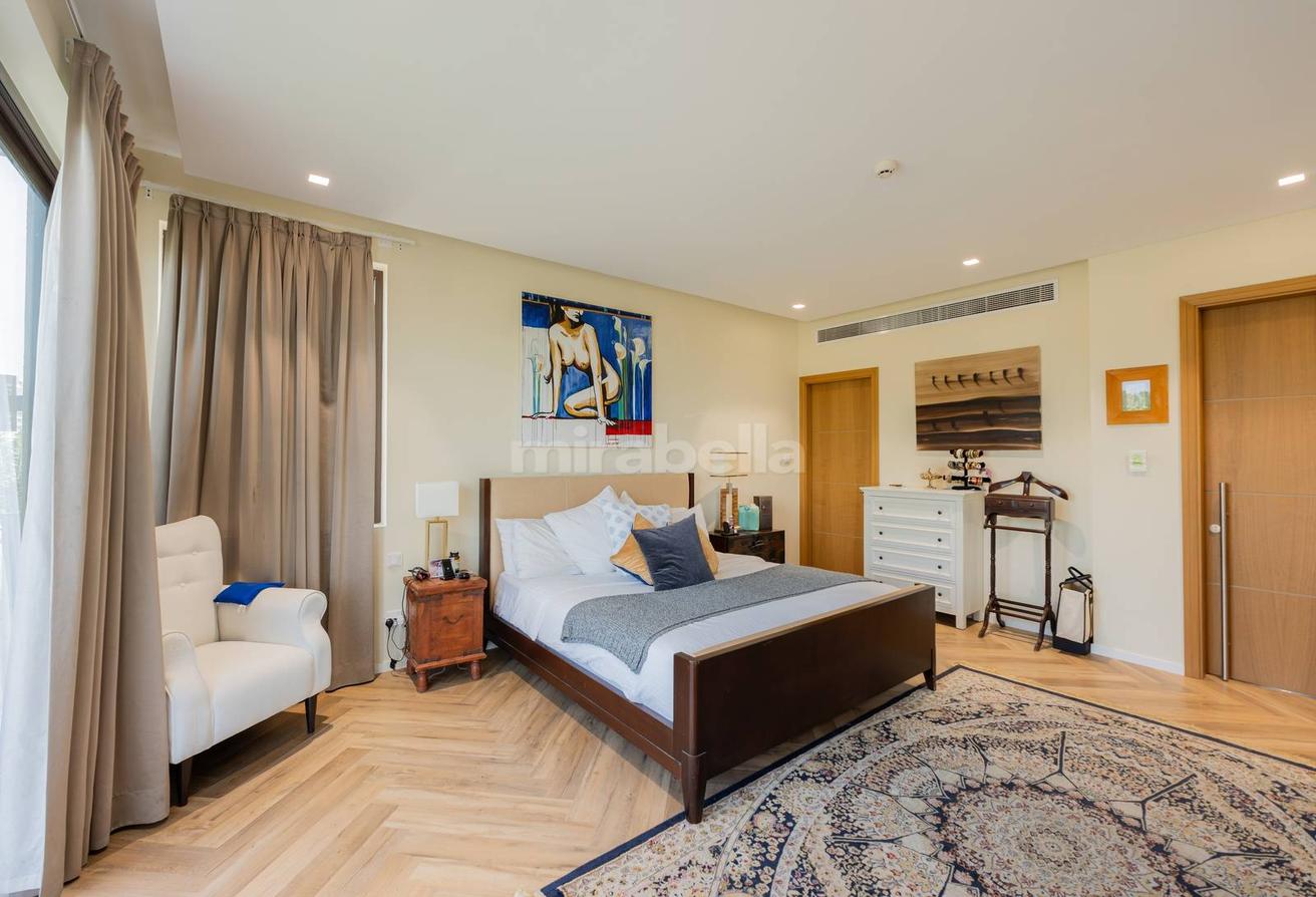 Exclusive| Immaculate Condition | Lake View photo 15