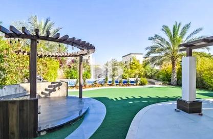 Villa - 5 Bedrooms - 4 Bathrooms for rent in District 5 - Jumeirah Park - Dubai