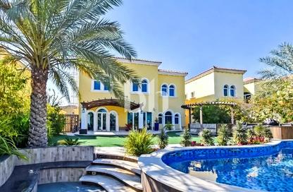 Villa - 5 Bedrooms - 4 Bathrooms for rent in District 5 - Jumeirah Park - Dubai