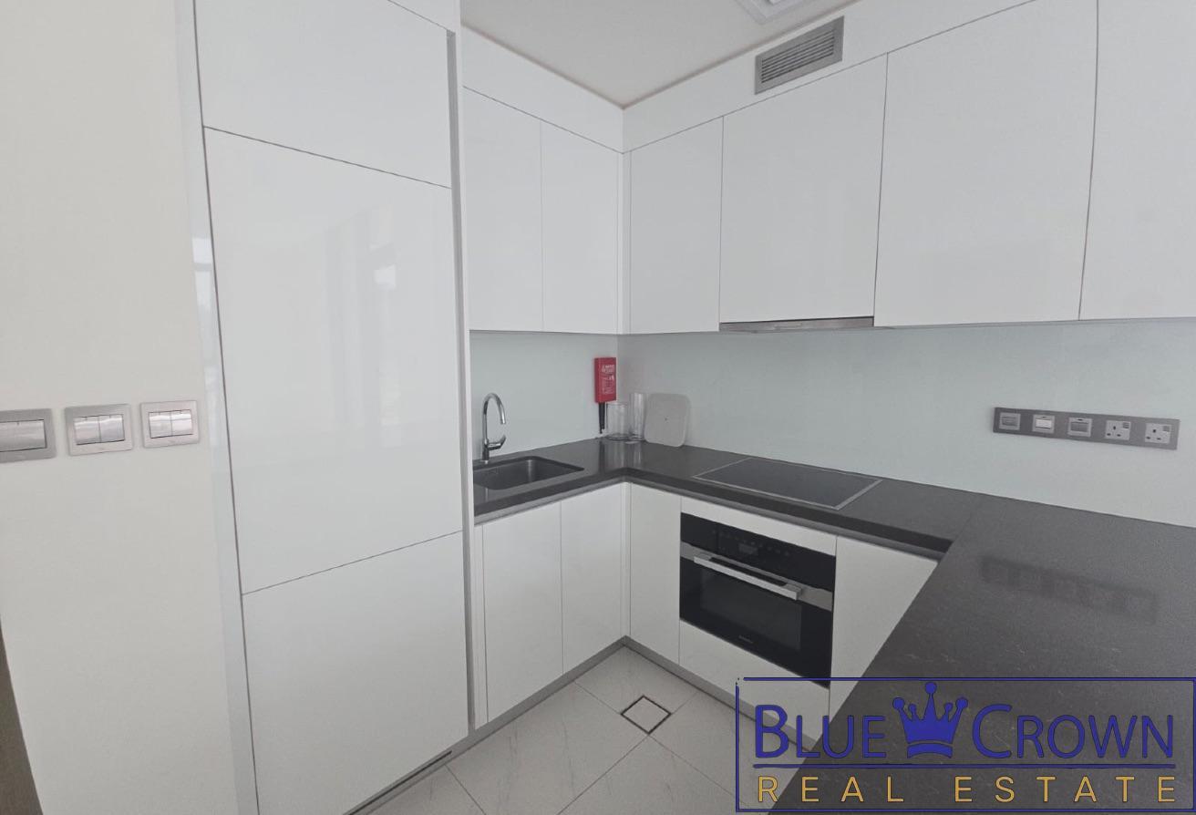 Modern 1BR | Spacious Layout/ corner unit photo 5