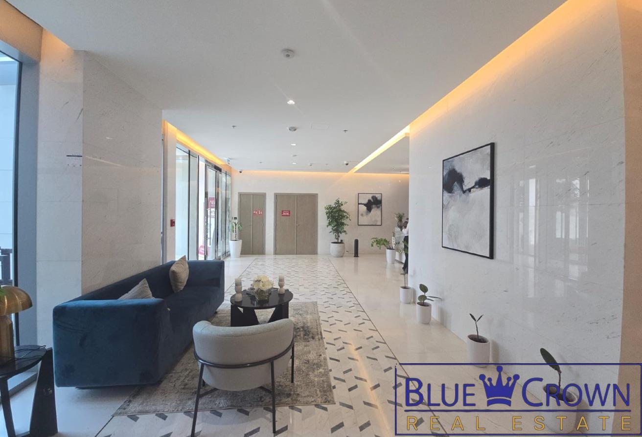 Modern 1BR | Spacious Layout/ corner unit photo 9