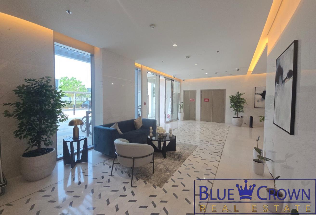Modern 1BR | Spacious Layout/ corner unit photo 10