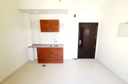 شقة - 1 حمام للايجار في الشامسي 1 - تجارية مويلح - الشارقة شقة - 1 حمام للايجار في الشامسي 1 - تجارية مويلح - الشارقة