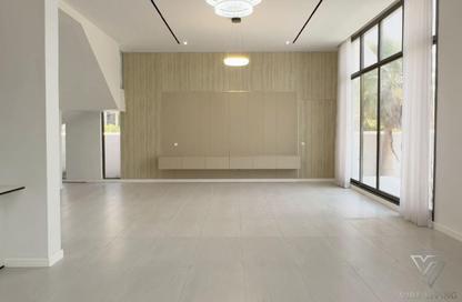 Villa - 6 - 7+ for sale in Jumeirah Park - Dubai Villa - 6 - 7+ for sale in Jumeirah Park - Dubai