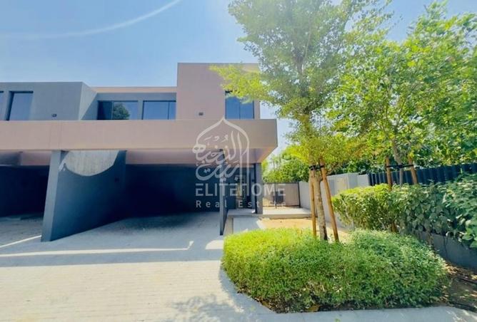 Spacious Corner Townhouse|Freehold|Near to major amenities