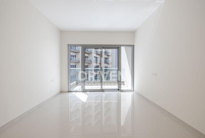 Well Maintained Unit | Pool View | Vacant photo 2