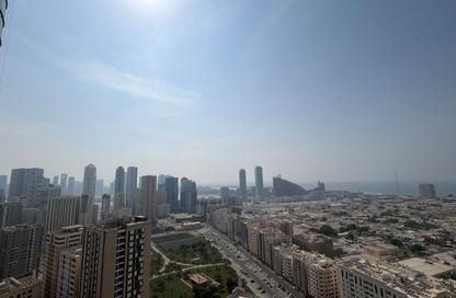 Apartment - 3 - 5 for rent in Blue Tower - Al Majaz 3 - Al Majaz - Sharjah