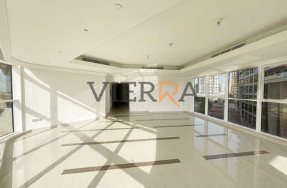 Apartment - 3 Bedrooms - 3 Bathrooms for rent in Wave tower - Corniche Road - Abu Dhabi