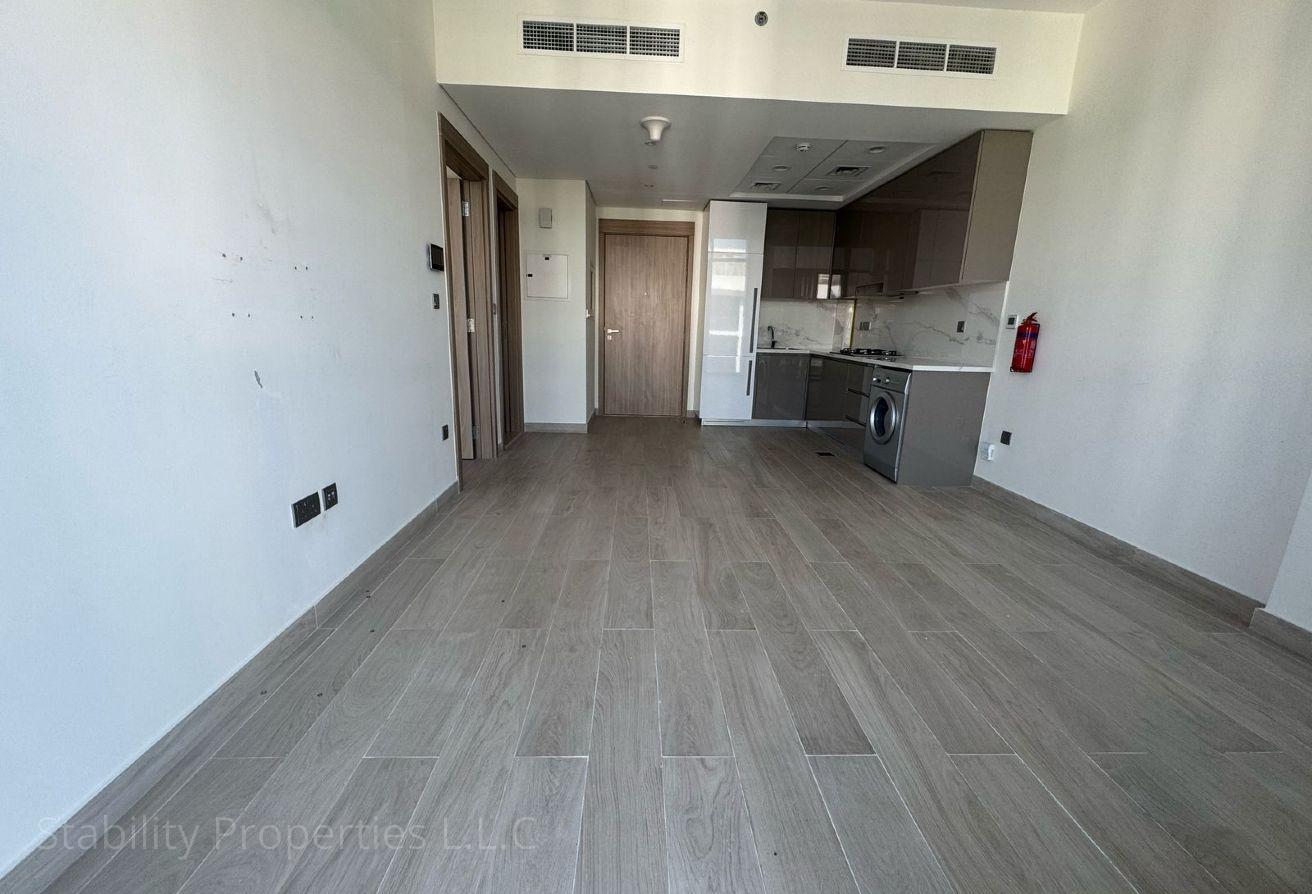 SPACIOUS LAYOUT | PRIME LOCATION | READY TO MOVE photo 3
