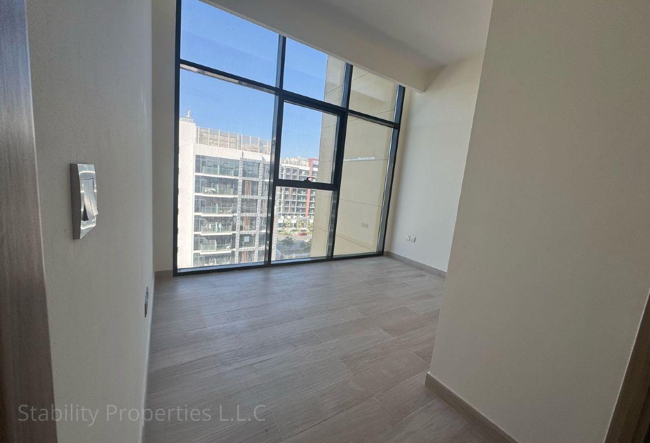 SPACIOUS LAYOUT | PRIME LOCATION | READY TO MOVE photo 5