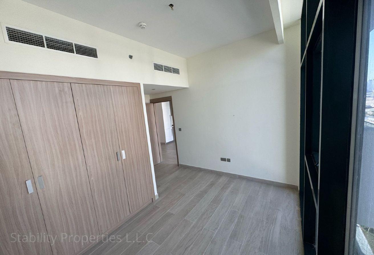 SPACIOUS LAYOUT | PRIME LOCATION | READY TO MOVE photo 7