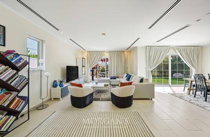 Villa - 4 Bedrooms - 4 Bathrooms for sale in Package 5A - Jumeirah Park - Dubai