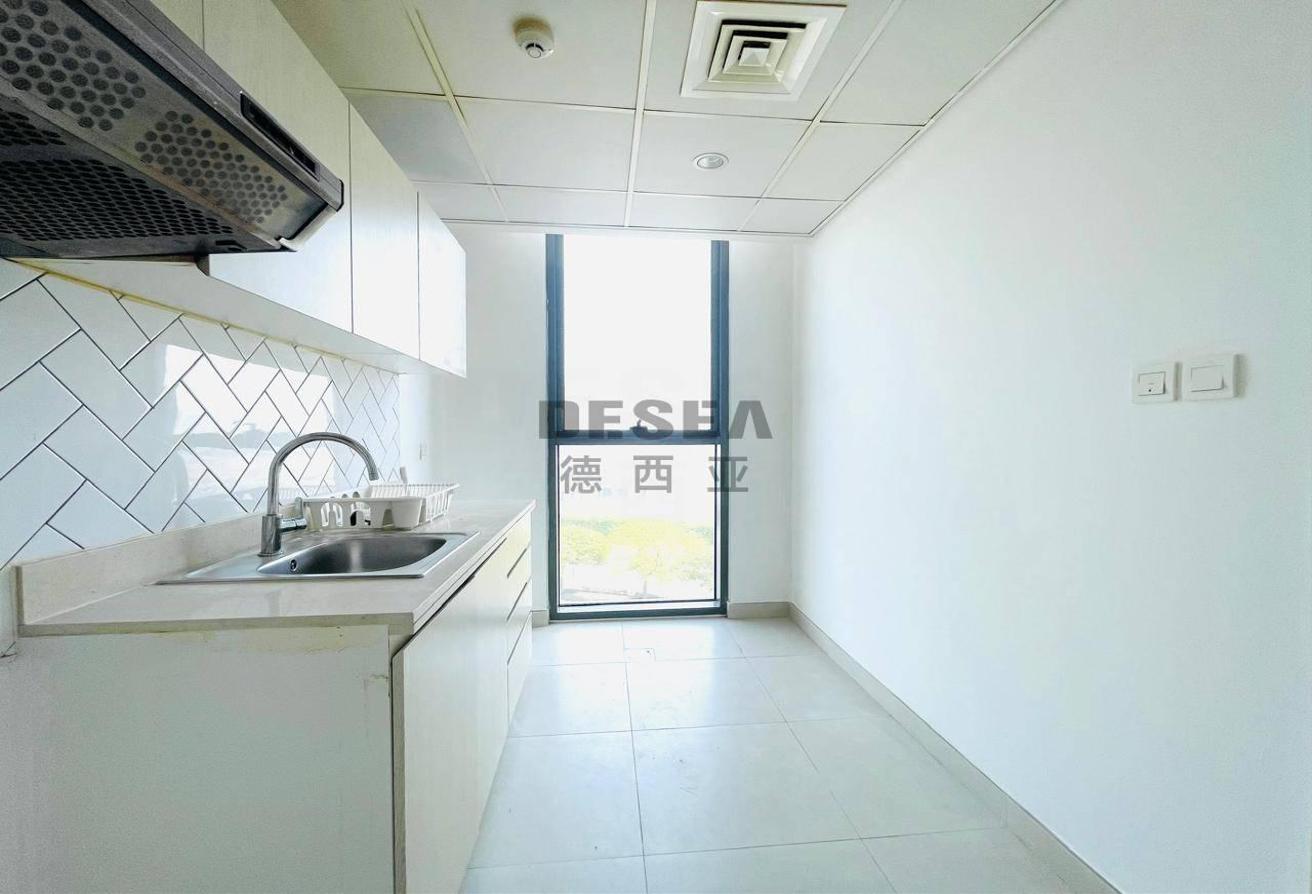 Spacious Layout | Community View | Vacant photo 9